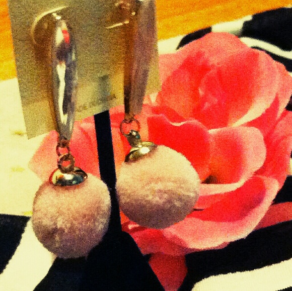 Baby pink pom pom earrings ❤❤❤ - Picture 2 of 4